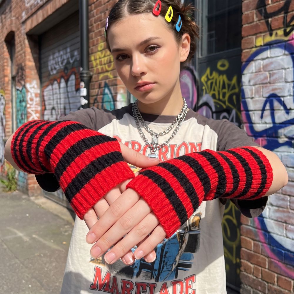 ファッションY2Kストライプニットアームスリーブ ロリータ風 - Fingerless Glove Knit のレビューと価格